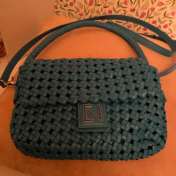 Ladies blue purse, strap & handle Magnetic closure Expressions NYC zip inside - Picture 1 of 6